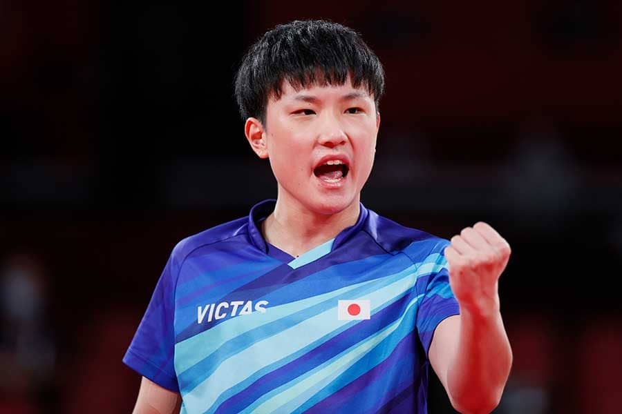 大暴投なのに「田中将大そっくり」　張本智和、始球式の“ギャップある1枚”に注目