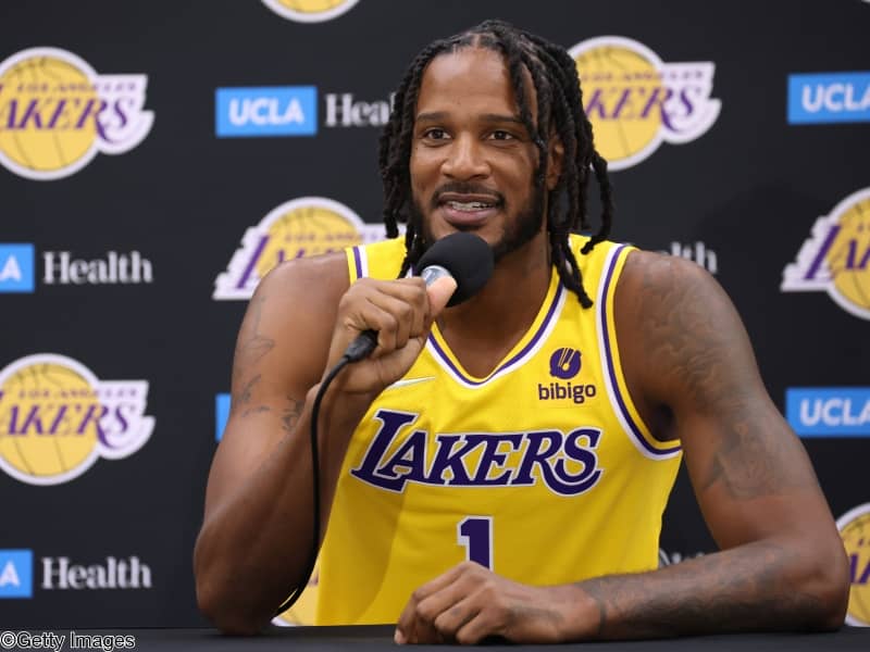 レイカーズのトレバー・アリーザが右足首の手術で約8週間離脱へ