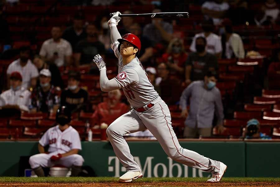 大谷翔平、凡フライと思ったらグリーンモンスター越え　特大弾に米唖然「天変地異だ」【今季の二刀流】