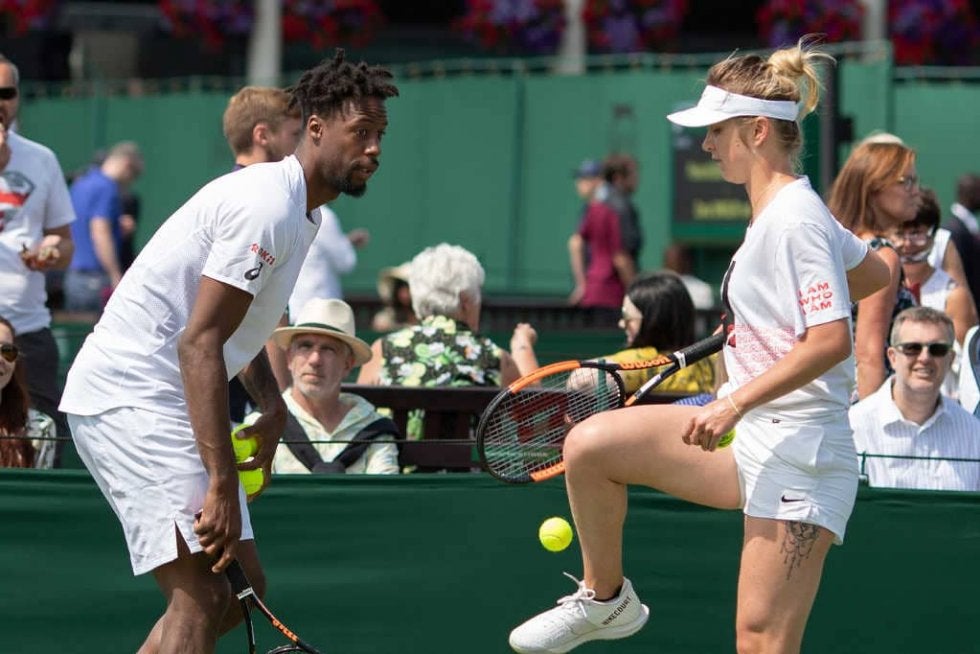 切磋琢磨。テニス界のビッグカップルが仲睦まじく練習