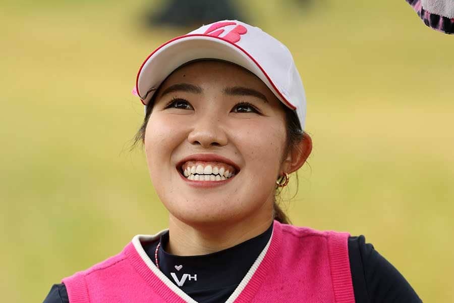 古江彩佳が歓喜の自撮り　赤で彩る“恒例Vフォト集”に反響「待ってた」「痺れました」