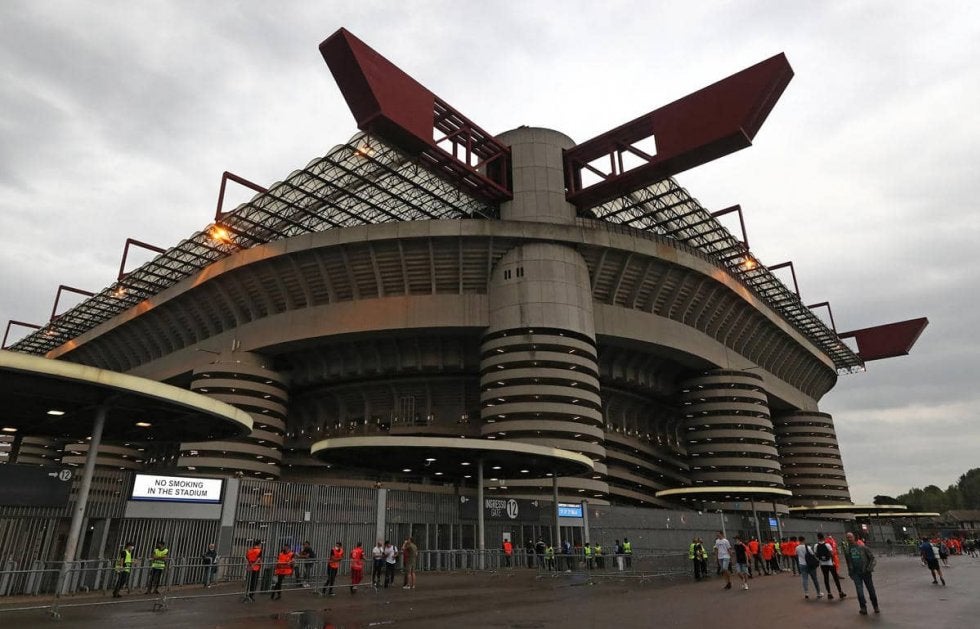 みんなスマホを片手に!? 予想外のCL連勝スタートのシェリフ、有名スタジアムに対する反応が大きな話題に