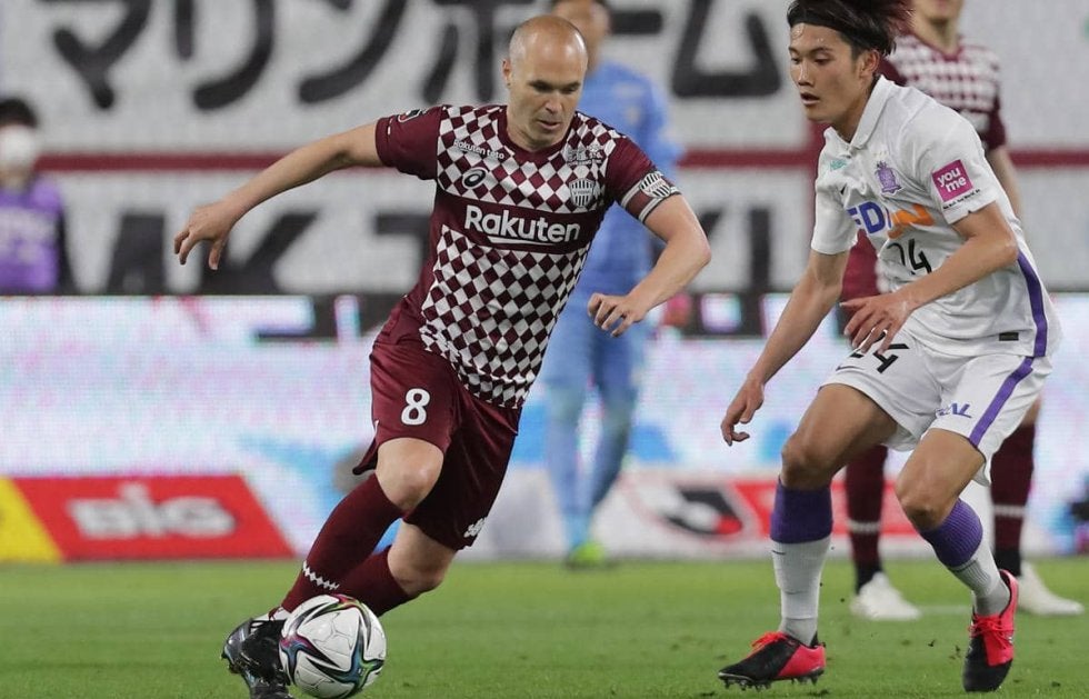 イニエスタが妻とともに「ピンクリボン運動」を応援「一緒になってこの病気と闘っていきましょう」