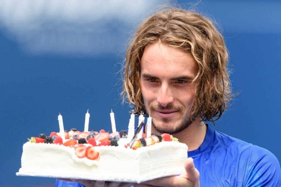 チチパス、Twitterでファンからの質問に答える。顔つきのシューズも発売！