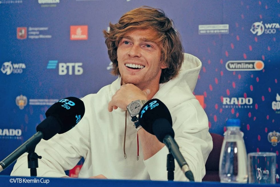 ルブレフが地元大会で24歳の誕生日、世界からのファンからのビデオで祝福される[VTBクレムリン・カップ]