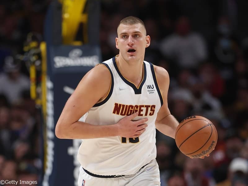 ナゲッツのニコラ・ヨキッチが膝を打撲…指揮官は「彼はとてつもなく重要な選手」