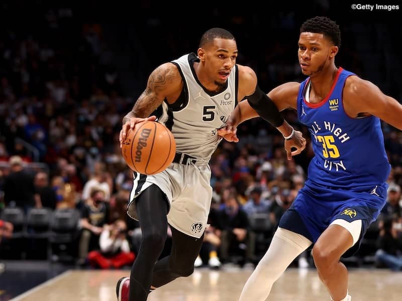 デジャンテ・マレーがスパーズ史上初の1試合20得点10リバウンド15アシスト超えを達成！