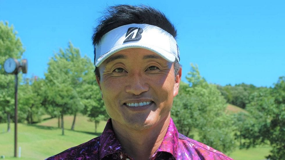 ラウンド前はクラブ2本でゆったり素振り！宮本勝昌のウォームアップ