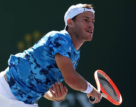 シュワルツマンがフォニーニ撃破