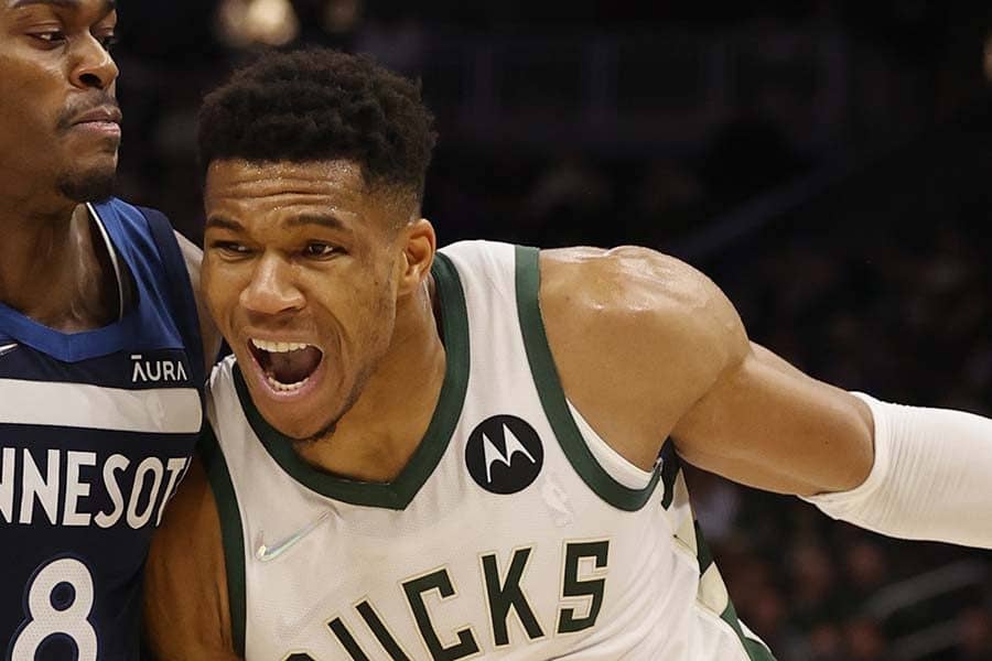 【NBA】DF4人に囲まれても得点　2季連続MVPスターの“規格外ダンク”に米仰天「4vs1だぞ」