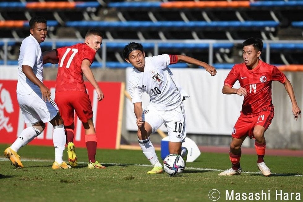 【久保建英のチームメート候補】U22日本代表・藤田譲瑠チマと郷家友太に与えられていた「大きな役割」【VS香港代表戦】「キャプテンマークを巻いた2人の特別な還元」(1)