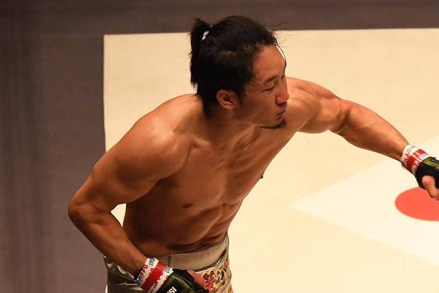 5000万円フェラーリに乗った朝倉未来　険しい“グラサン姿”に反響「華あるんだよな」