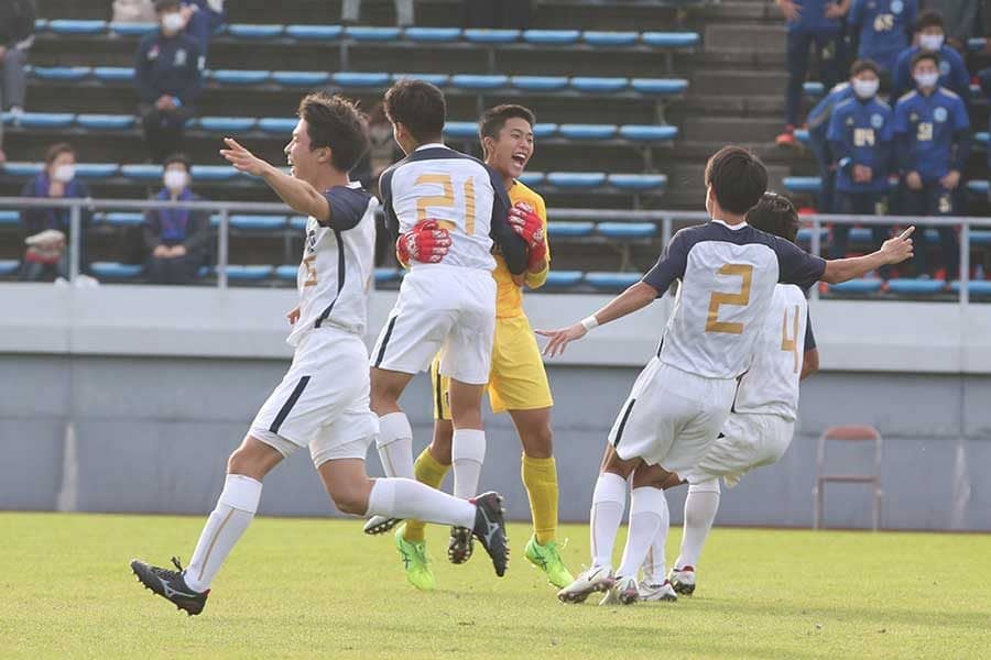 【高校サッカー】J内定3人の興国、全国出場逃す　大産大附、3度追いつく“選手権マジック”で劇的4強