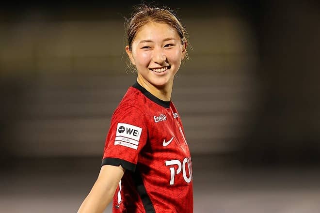 大人っぽくて綺麗 なでしこ塩越柚歩の24歳の誕生日報告にファン反応 プレースタイルも 魅力的 サッカー スポーツブル スポブル