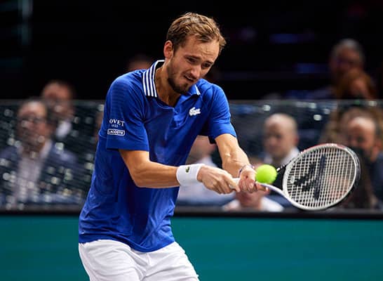 メド 逆転で8強「厳しかった」