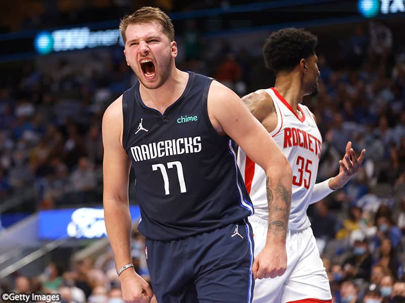 セルティックスの粘りで接戦となるも、ドンチッチのブザービーターでマブスが勝利