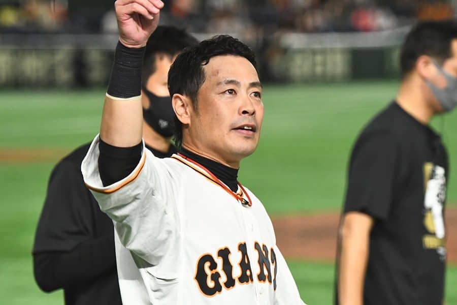 “涙不可避”ファンが選んだ巨人亀井の現役ベスト本塁打は？　引退記念カード発売