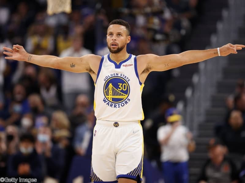 ウォリアーズがホークスを破って破竹の5連勝…カリーがシーズンハイの50得点でけん引