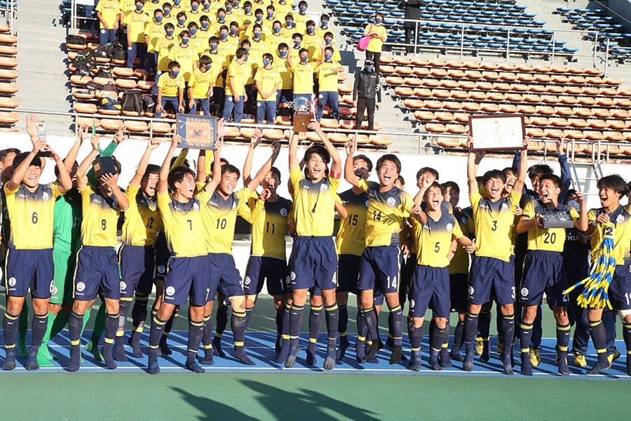 主将DF“感涙”…関東第一が2年連続全国出場　小野監督「恥ずかしくないサッカーを」