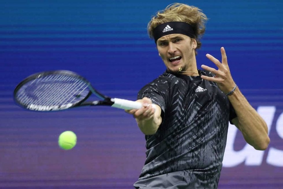 キスショットも公開の恋人がズベレフの優勝をお祝い