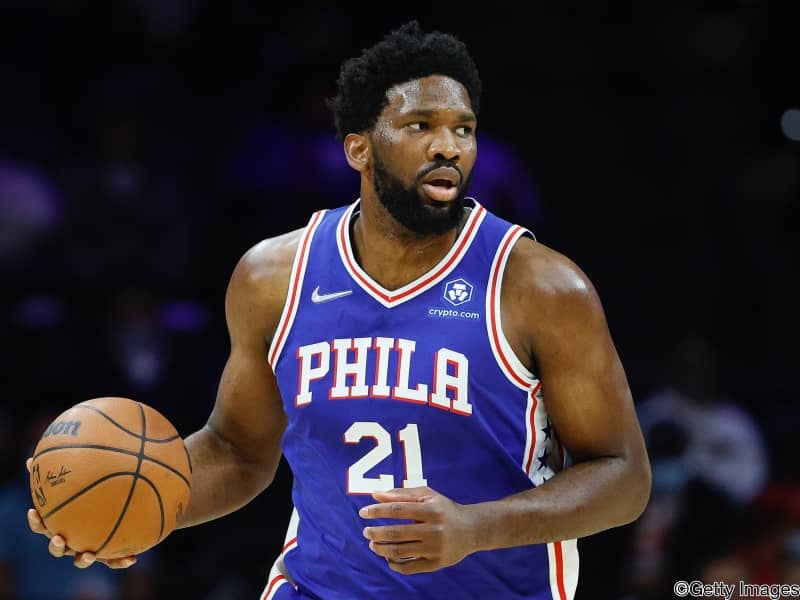 新型コロナ陽性で離脱のジョエル・エンビード、28日のウルブズ戦で復帰へ