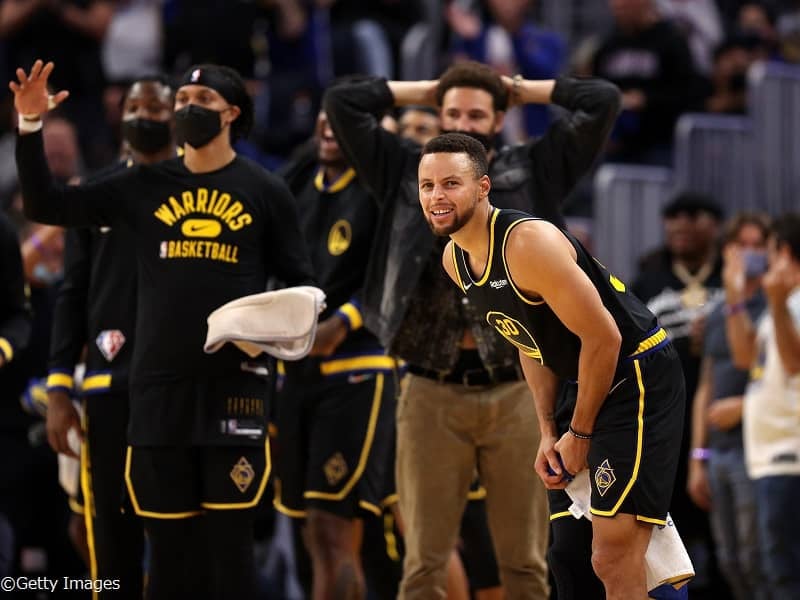 今季初競演を終えたカリー兄弟…兄ステフが自己最高の活躍を続ける弟セスを称賛