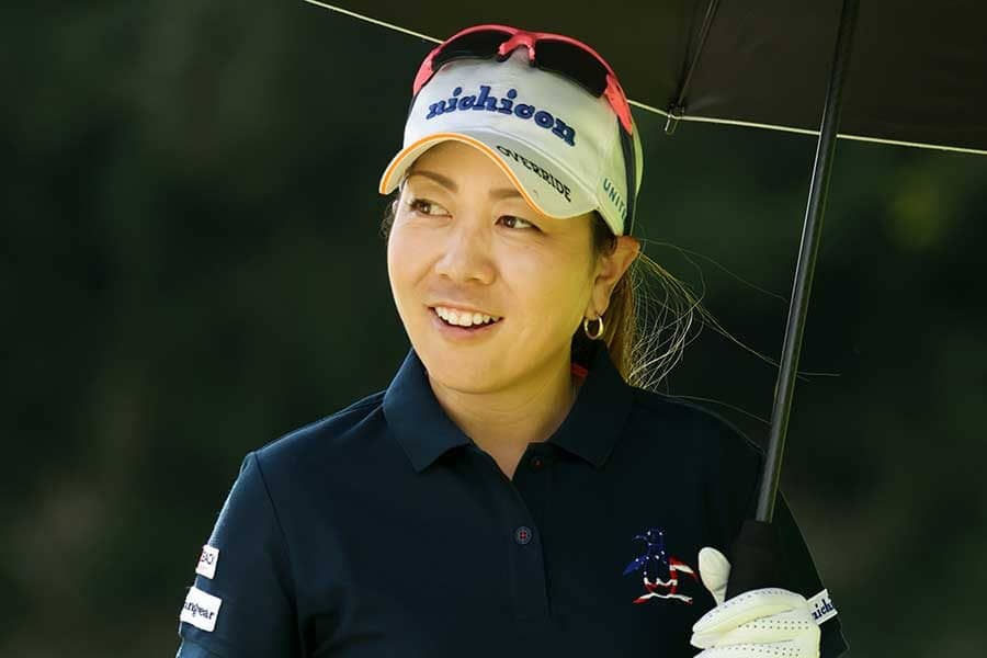 女子ゴルフ界の“W宮里”がパシャリ　夫も交えた昼食ショットを公開「うちなーんちゅ」