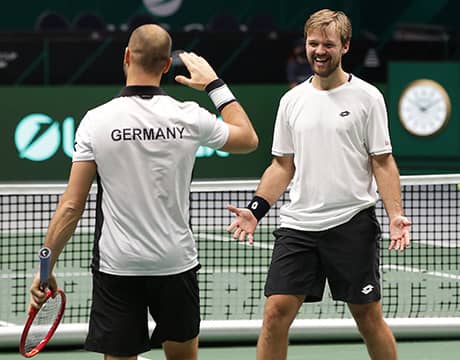 ズベレフ不在のドイツ 激闘制し4強