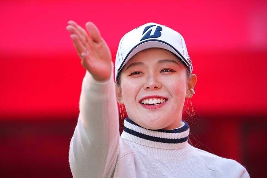 女子ゴルフ吉田優利、私服姿の“お団子ヘア”を公開「とても素敵空間なカフェでした」