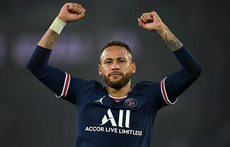 左足首捻挫のネイマールがパワーアップ目指してベンチプレス リハビリに向けて 一歩一歩 サッカー スポーツブル スポブル