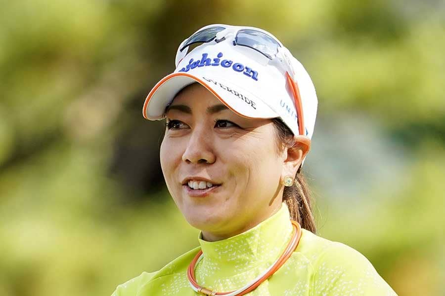 宮里美香、いかつい超高級車ベントレーとパシャリ　ファン注目「豪華」「ごっついな」