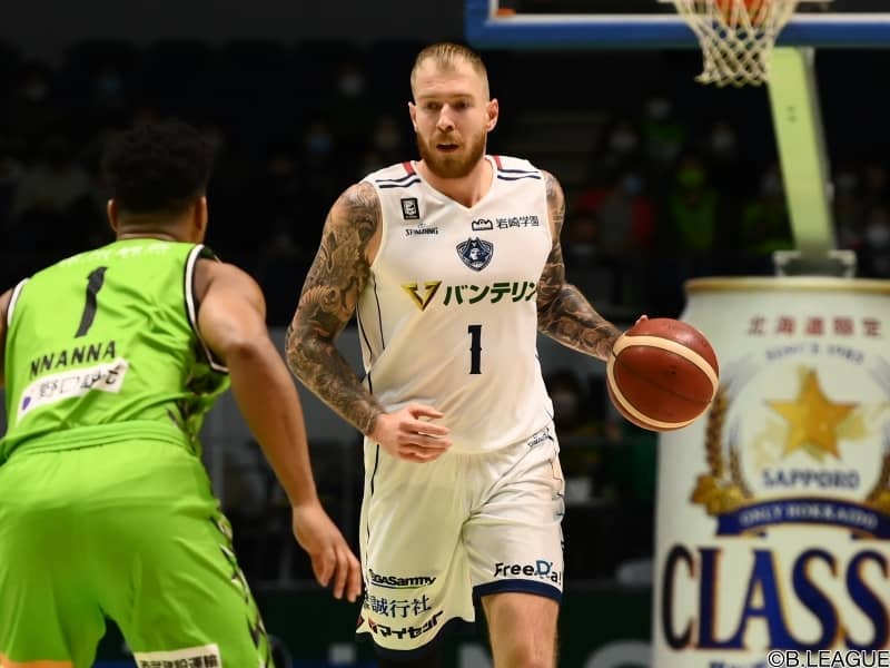 パトリック・アウダに1試合出場停止の追加処分…北海道戦でスポンサー看板を蹴り飛ばす