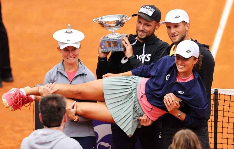 5年以上組んだコーチと別れたシフィオンテク、後任は偉大な先輩の恩師？