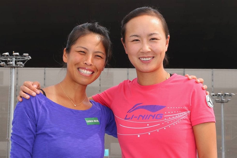 ダブルス名手のスーウェイ、ペンとの思い出の品をピカピカに磨き上げる