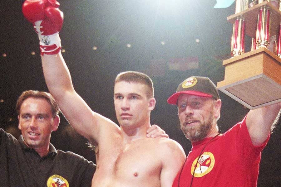 ピーター・アーツ、Gクラスベンツと並んだド迫力の1枚に海外反響「同じくらい強そう」