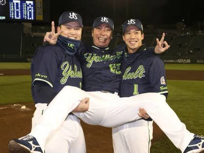 ラミレスはヤクルト高津臣吾監督の投手起用を大絶賛。ただ、「セがパに追いついたと言うにはまだ早い」