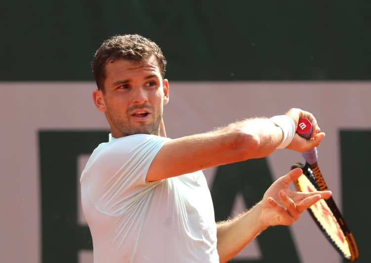 水着姿で雪だるまをハグ！テニスのスター選手たちが雪で大はしゃぎ