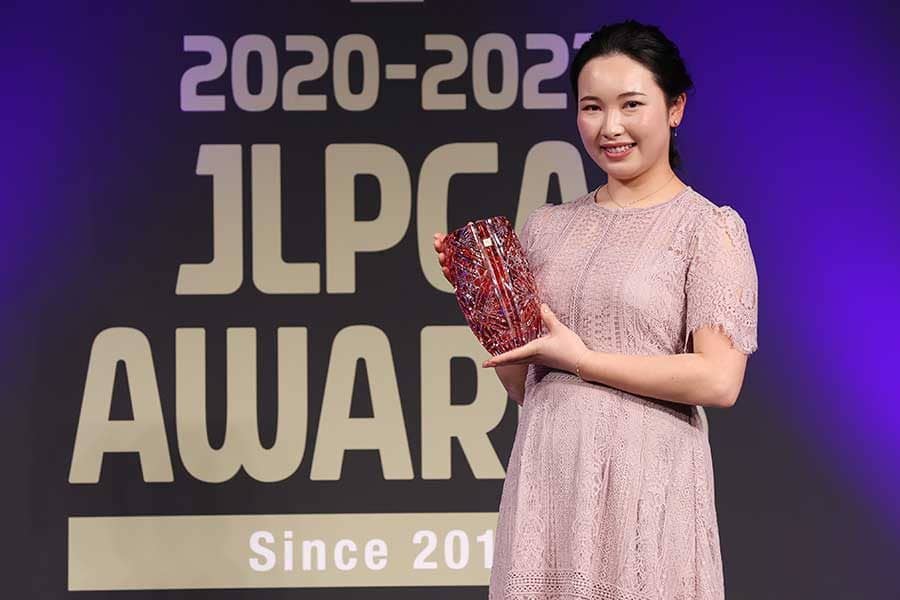 小祝さくら、母が選んだピンクドレスで参加　ベストコメント賞は「想像つかなかった」【JLPGA年間表彰式】