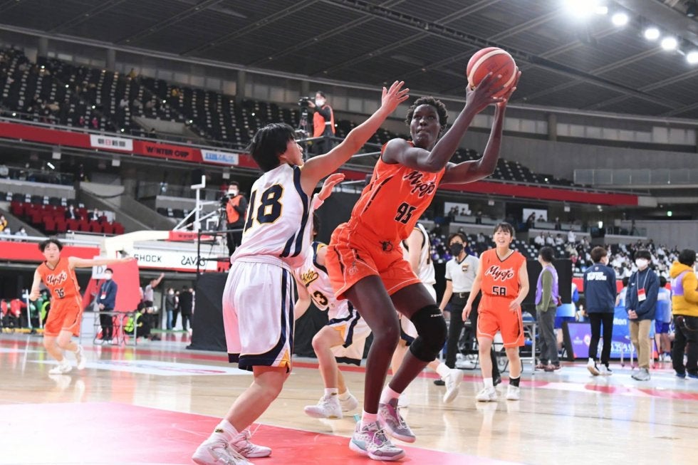 【ウインターカップ2021】明星学園、女子1回戦は留学生コンビが躍動して徳山商工を退ける