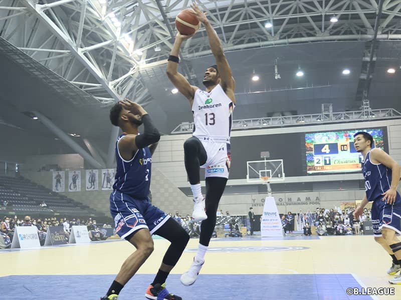 エバンスが26得点を挙げた琉球が辛勝…横浜は河村勇輝とキング開が初出場