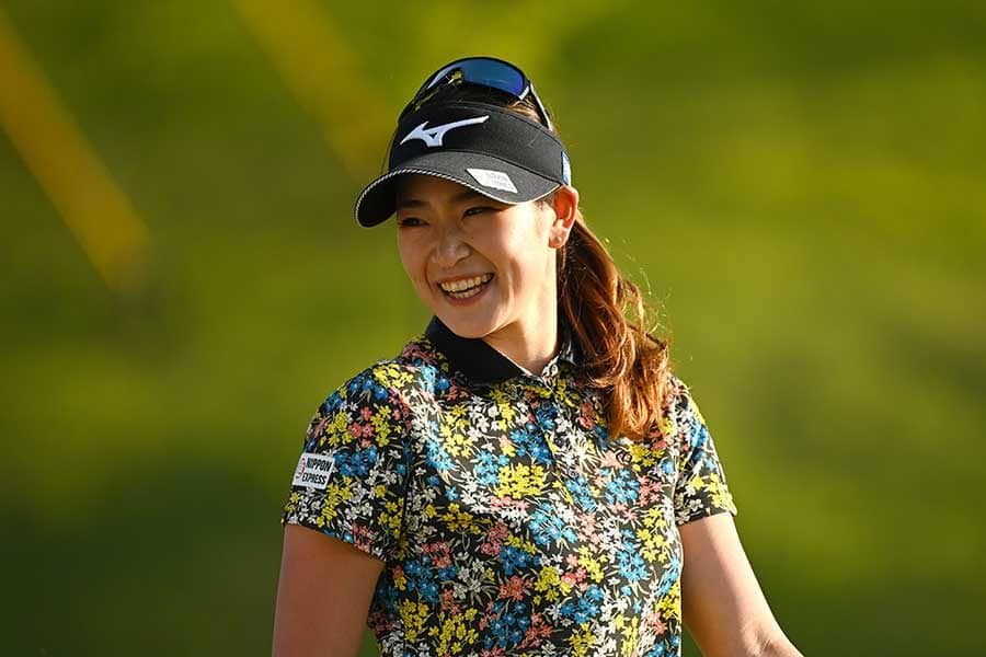 原英莉花ら7人で戦隊モノ風に撮影　「考えた人凄い」「最強軍団」と話題の1枚がカード化