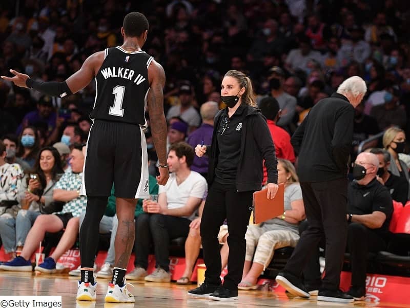 スパーズのベッキー・ハモンACへWNBAの2チームから指揮官就任のオファーか？