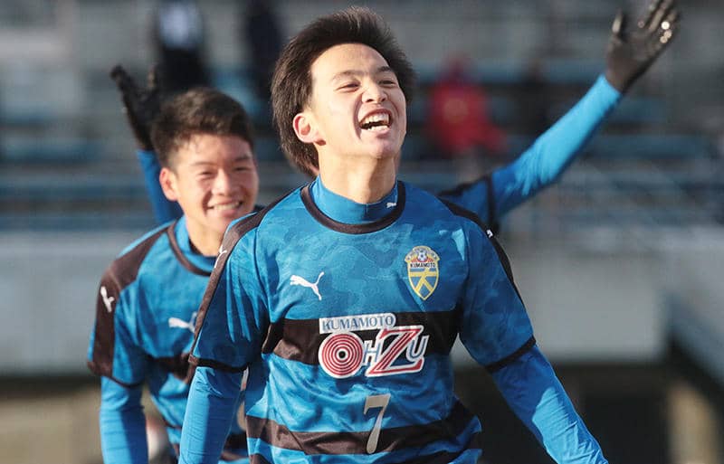 大津が東福岡との九州勢対決で軍配！　4-0快勝で3回戦進出【高校サッカー選手権】