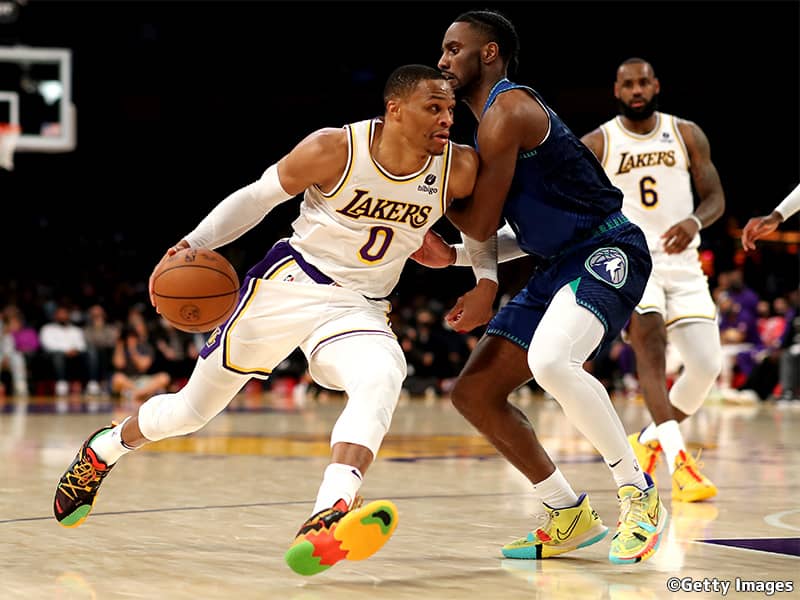 レイカーズがウルブズと接戦に勝利…ブラウン50得点のセルティックスは延長戦を制す／NBA