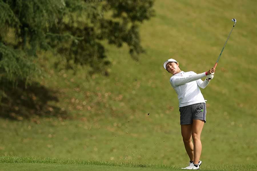 女子ゴルフ、くまモンとピースした“黄金世代4人衆”に反響「地元に貢献素晴らしい」