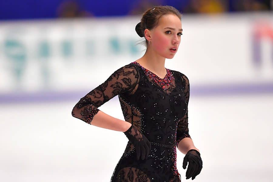 ザギトワ、比較写真で分かる“13歳→19歳”の成長に母国注目「クイーン」「美しい」