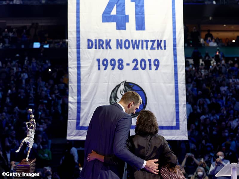 「いつも私の成功を願ってくれた」…永久欠番式典でファンに感謝したノビツキー