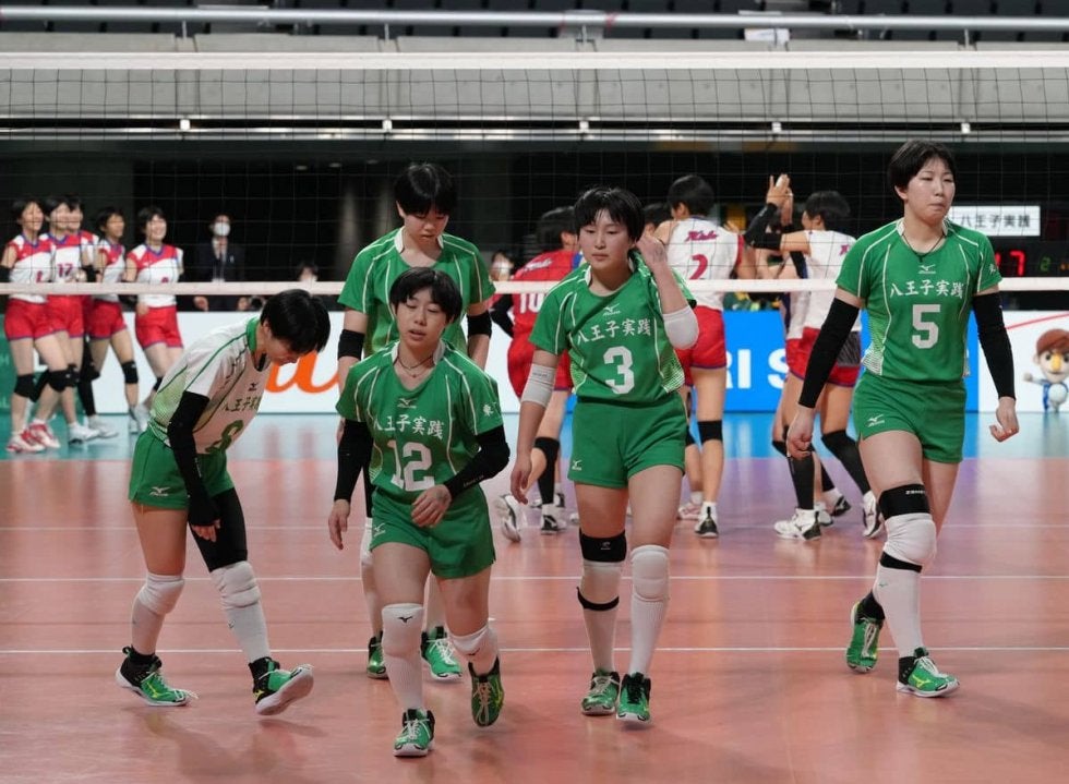 第74回日本バレーボール選手権 (春高)銀メダル 第74回日本バレーボール選手権 (春高)銀メダル mqdefault.jpg