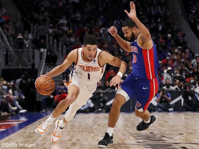 ブッカーが30得点を挙げてサンズが3連勝…ウルブズはウォリアーズを撃破／NBA