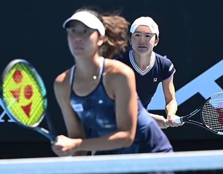 V候補の青山/柴原ペア 初戦突破